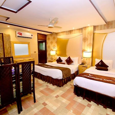 Premier Inn Gulberg Лахор Экстерьер фото