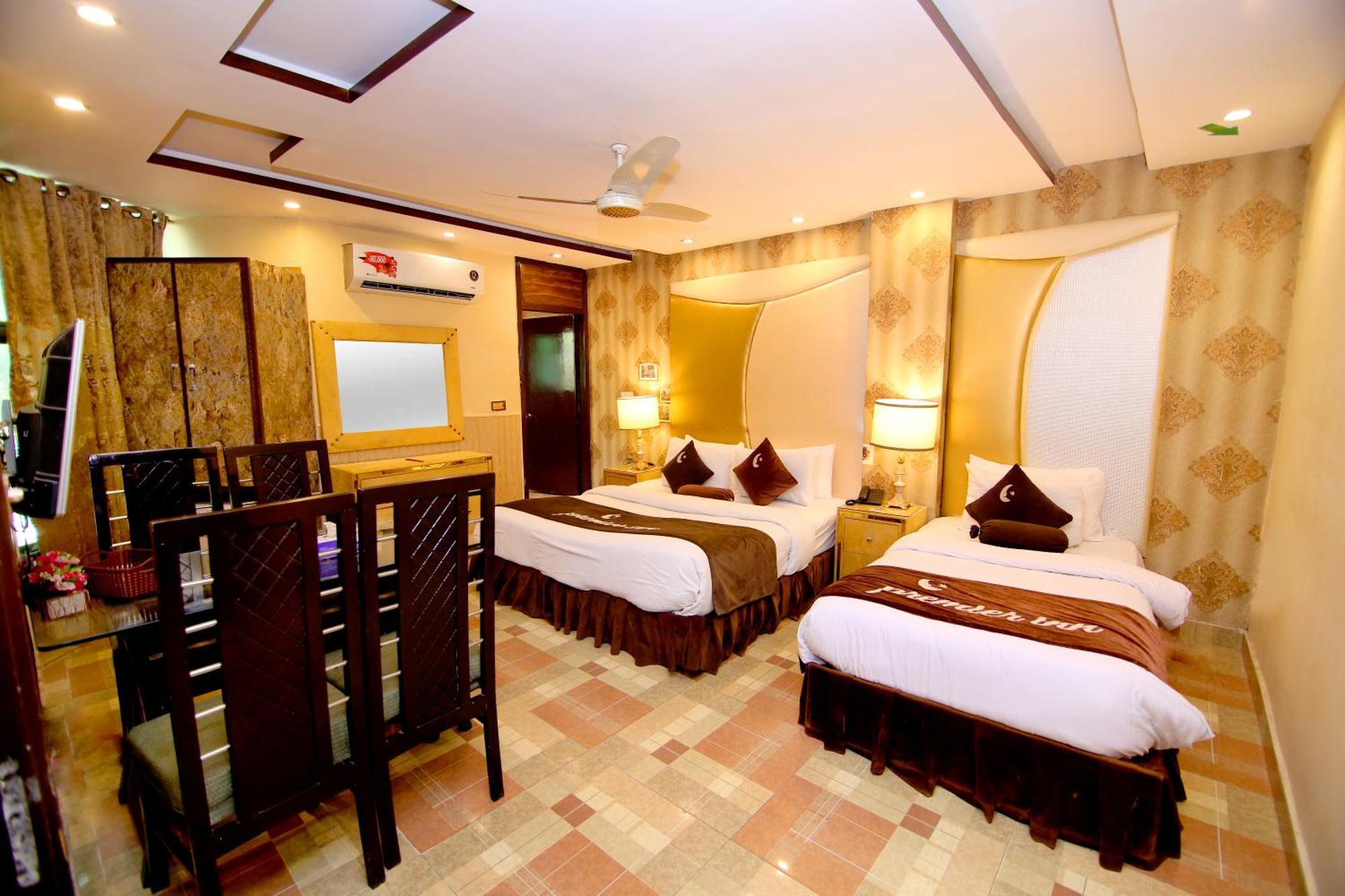 Premier Inn Gulberg Лахор Экстерьер фото