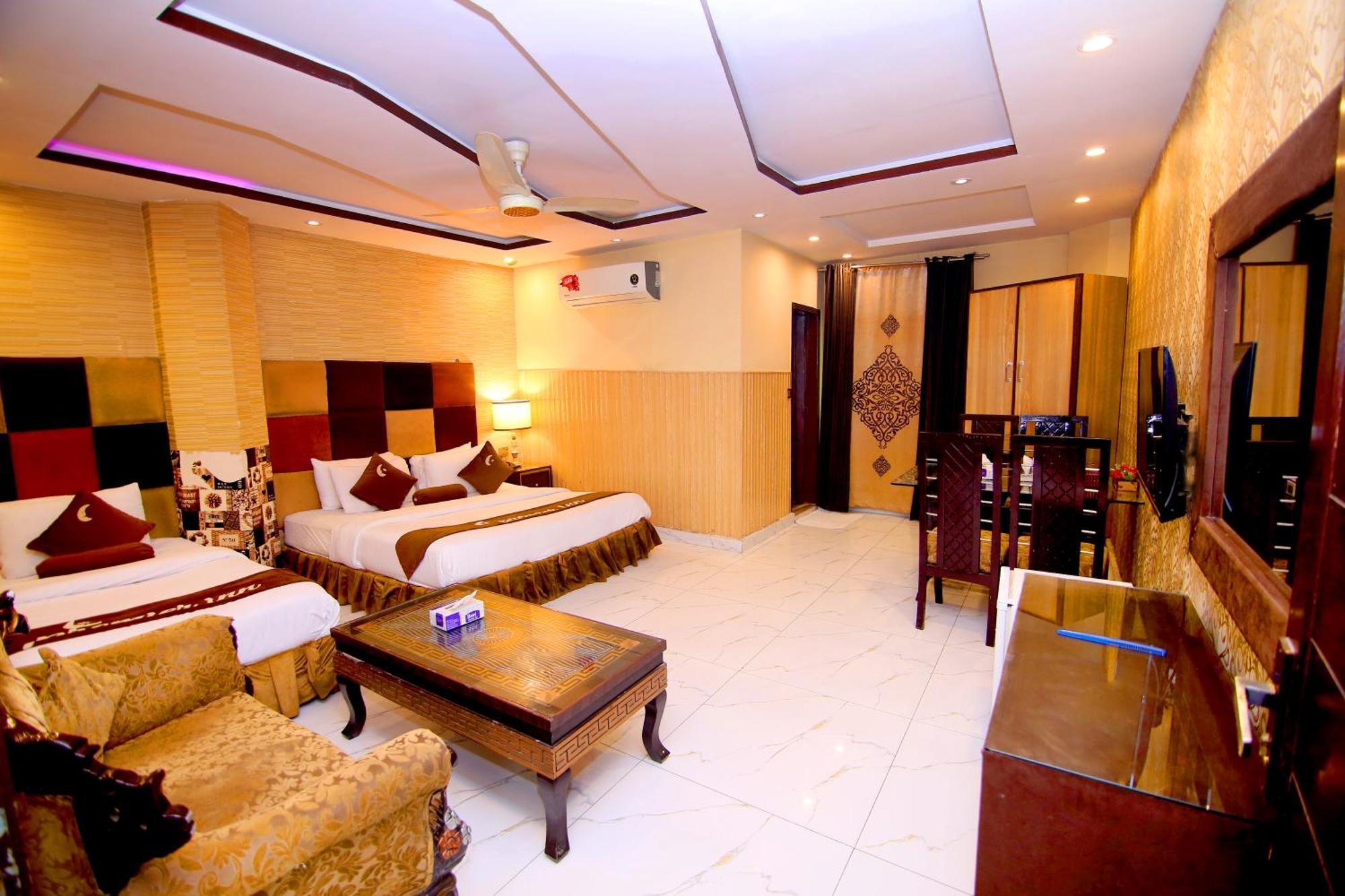 Premier Inn Gulberg Лахор Экстерьер фото