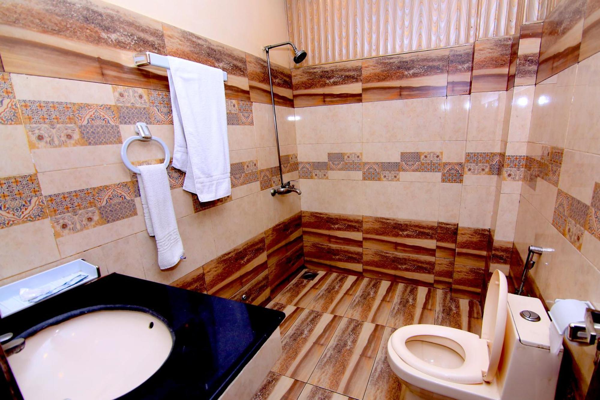 Premier Inn Gulberg Лахор Экстерьер фото