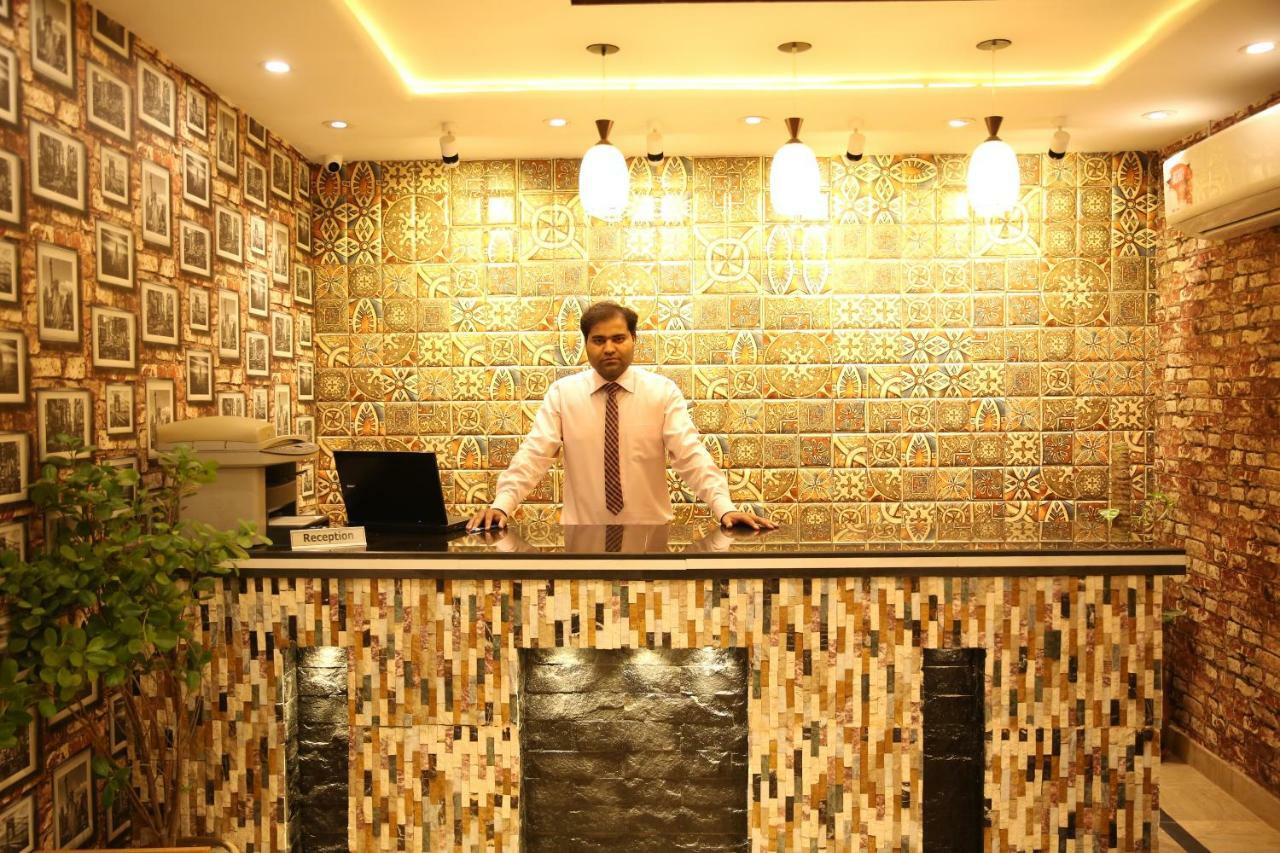 Premier Inn Gulberg Лахор Экстерьер фото