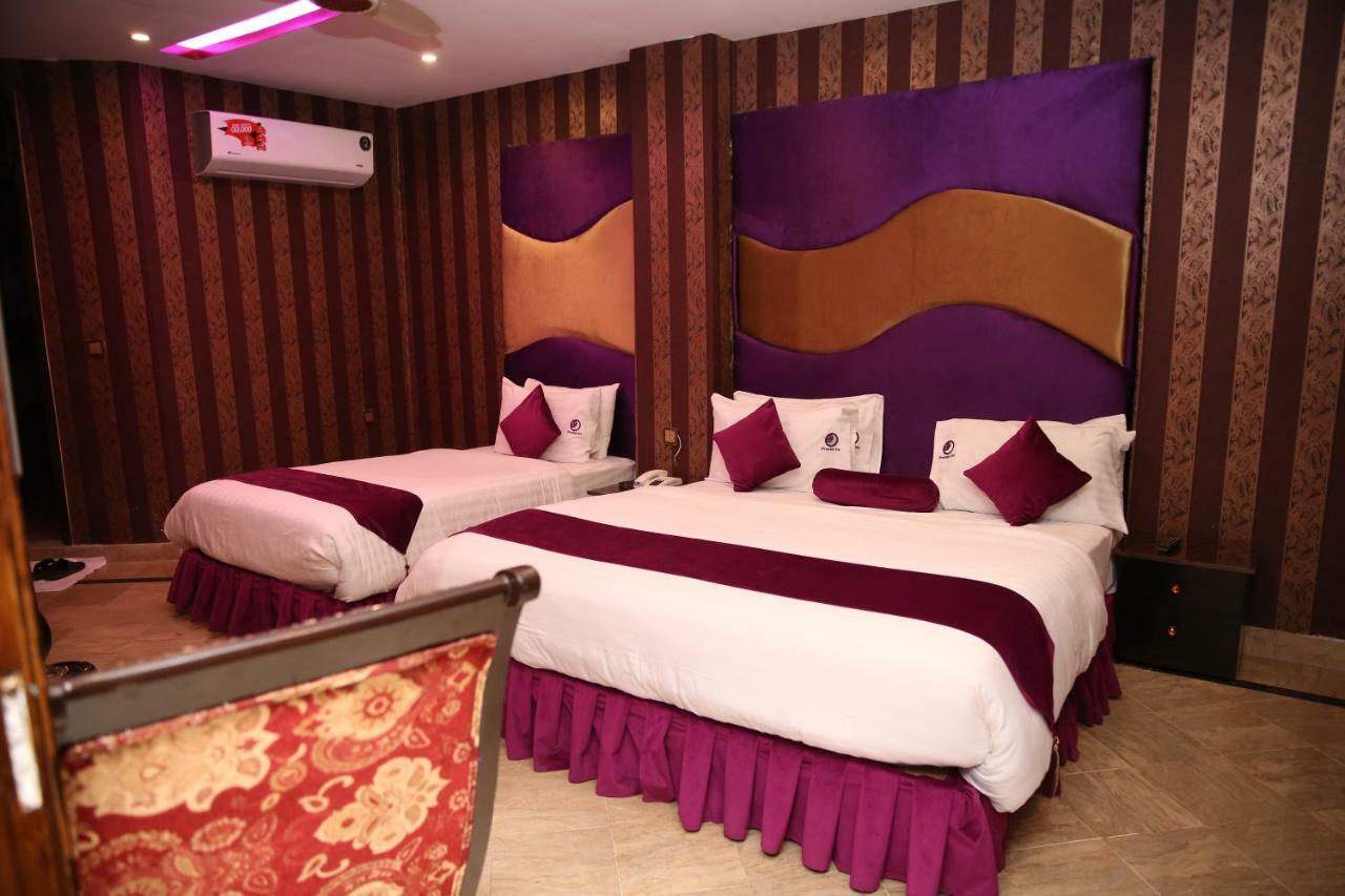 Premier Inn Gulberg Лахор Экстерьер фото