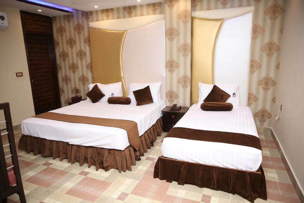 Premier Inn Gulberg Лахор Экстерьер фото
