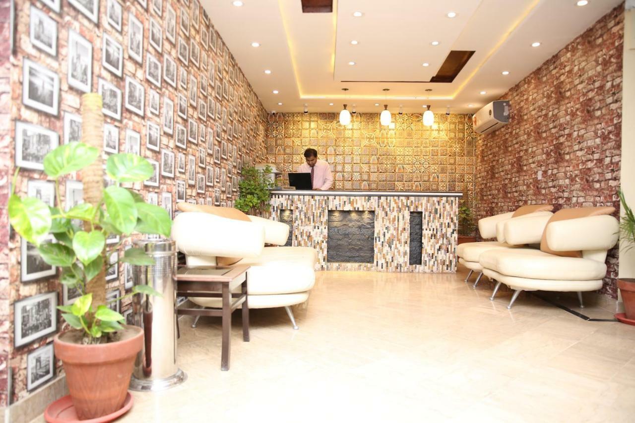 Premier Inn Gulberg Лахор Экстерьер фото