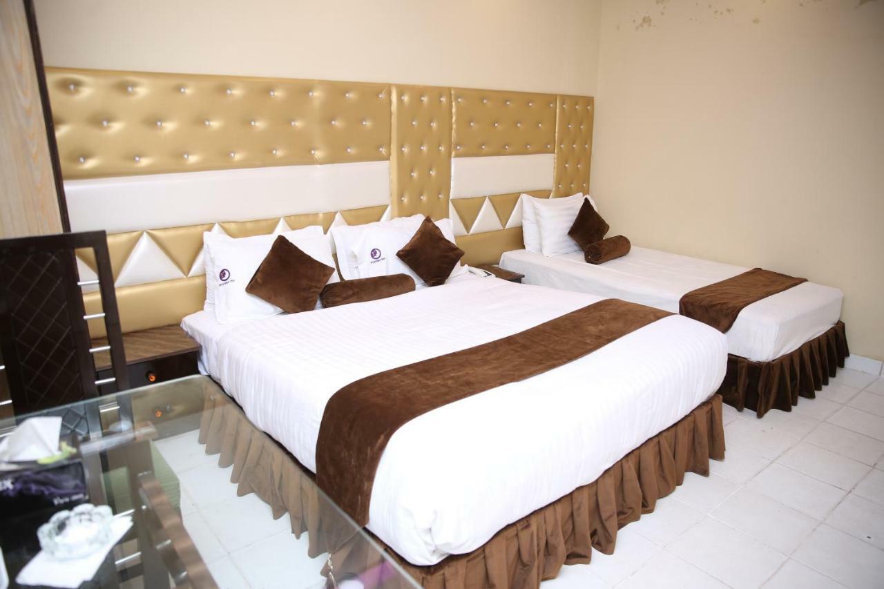 Premier Inn Gulberg Лахор Экстерьер фото