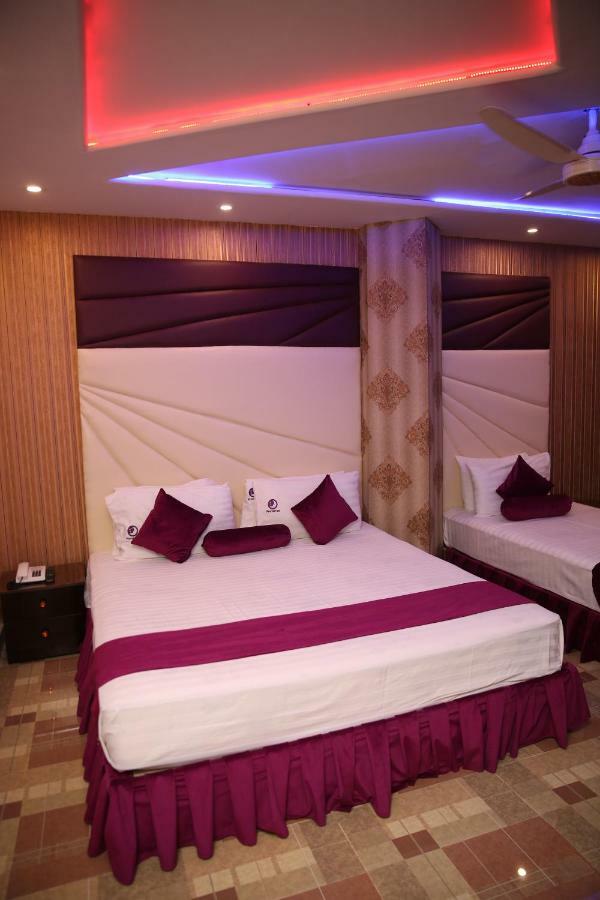 Premier Inn Gulberg Лахор Экстерьер фото